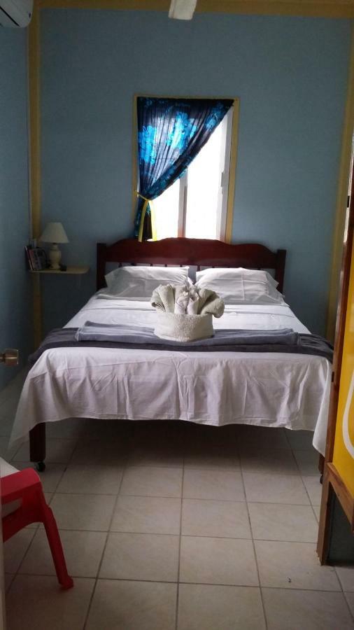 Chapito'S Apartment 2 Caye Caulker Extérieur photo